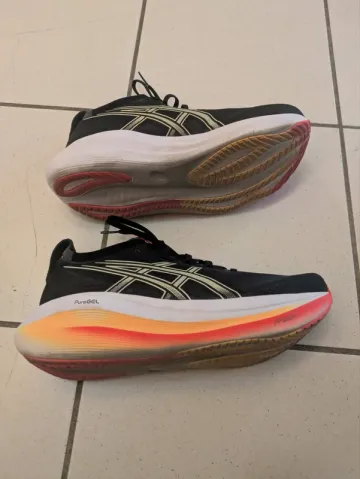 Tweedehands Asics Gel Nimbus 27 bike — afbeelding 3 van 5
