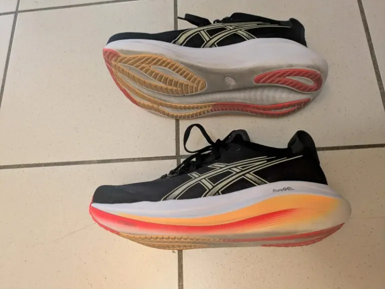 Tweedehands Asics Gel Nimbus 27 bike — afbeelding 4 van 5