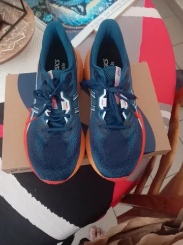 Used Asics Running Shoes bike — image 2 of 7