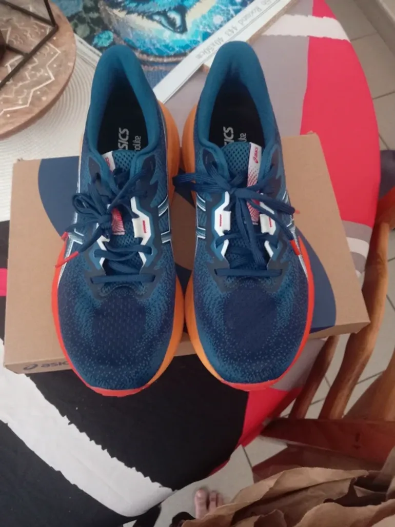Used Asics Running Shoes bike — image 2 of 7