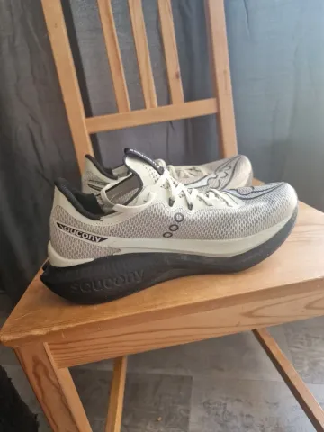 Used Saucony Endorphin Pro 4 bike — image 3 of 5