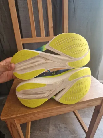 Used Saucony Endorphin Élite 2 bike — image 3 of 4