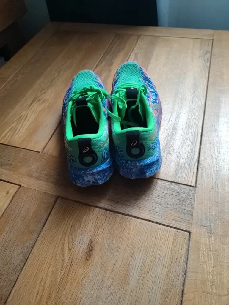 Used Asics Running Shoes bike — image 3 of 6