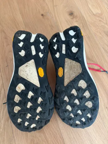 Used Hoka Tecton X3 bike — image 3 of 4