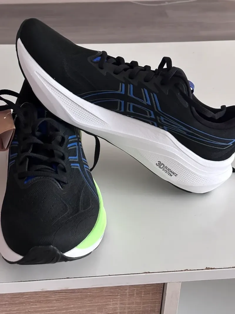 Used Gt -2000 Running Shoes