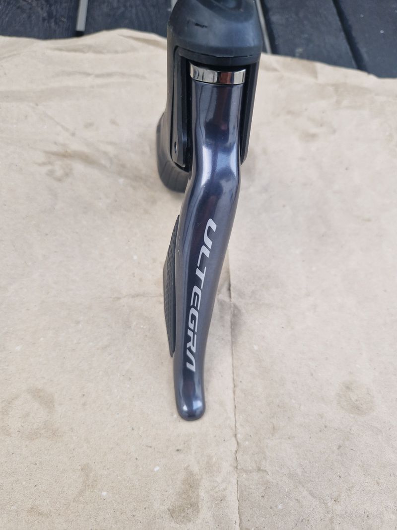 Used Shimano Ultegra DI2 11s ST-R8070 dics højregreb 2024 Drivetrain & Pedals