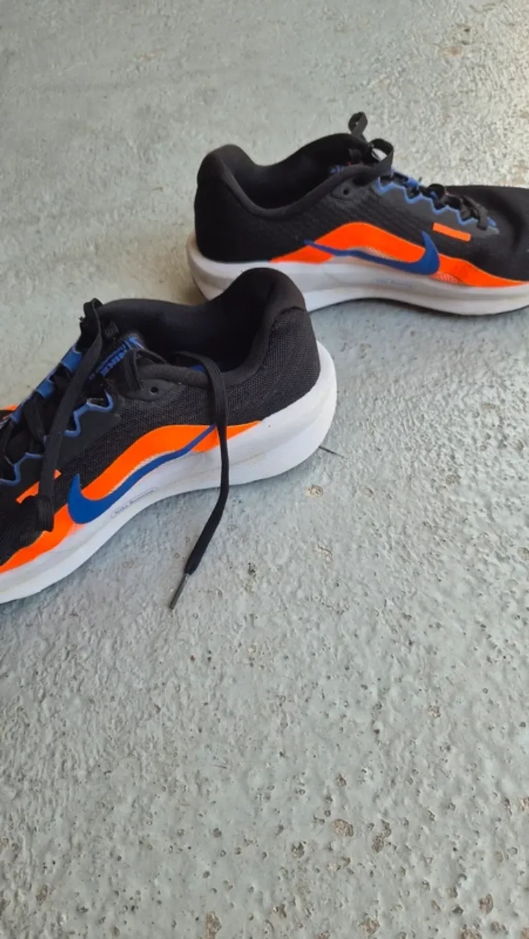 Used Nike Running Shoes bike — image 2 of 3