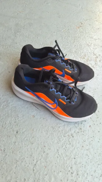 Used Nike Running Shoes bike — image 1 of 3