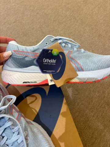 Used Asics Running Shoes bike — image 5 of 5