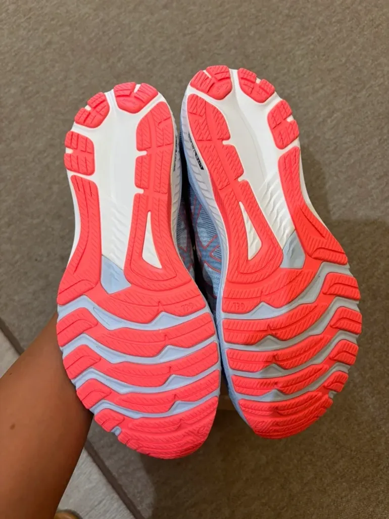 Used Asics Running Shoes bike — image 3 of 5