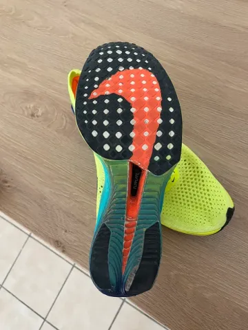 Used Nike ZoomX Vaporfly Next% 3 bike — image 4 of 8