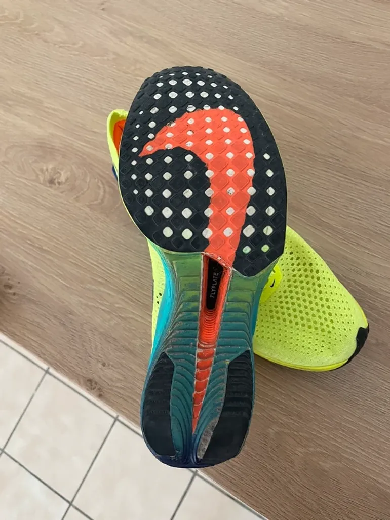 Used Nike ZoomX Vaporfly Next% 3 bike — image 4 of 8