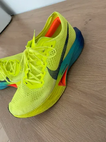 Used Nike ZoomX Vaporfly Next% 3 bike — image 5 of 8