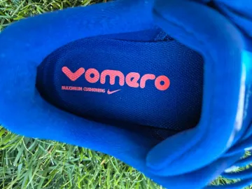 Used Nike Air Zoom Vomero 18 bike — image 8 of 9