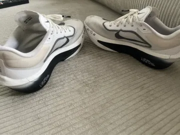 Used White Zoom Fly bike — image 4 of 8