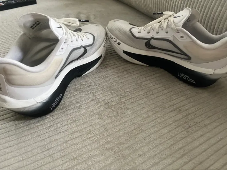 Used White Zoom Fly bike — image 4 of 8