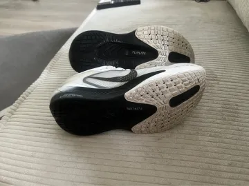 Used White Zoom Fly bike — image 5 of 8