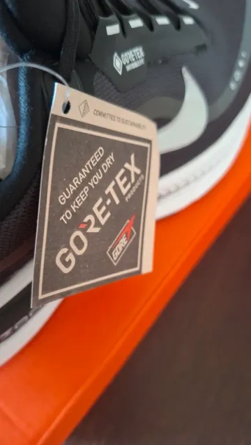Used Nike Vomero 18 Gore-Tex bike — image 7 of 8