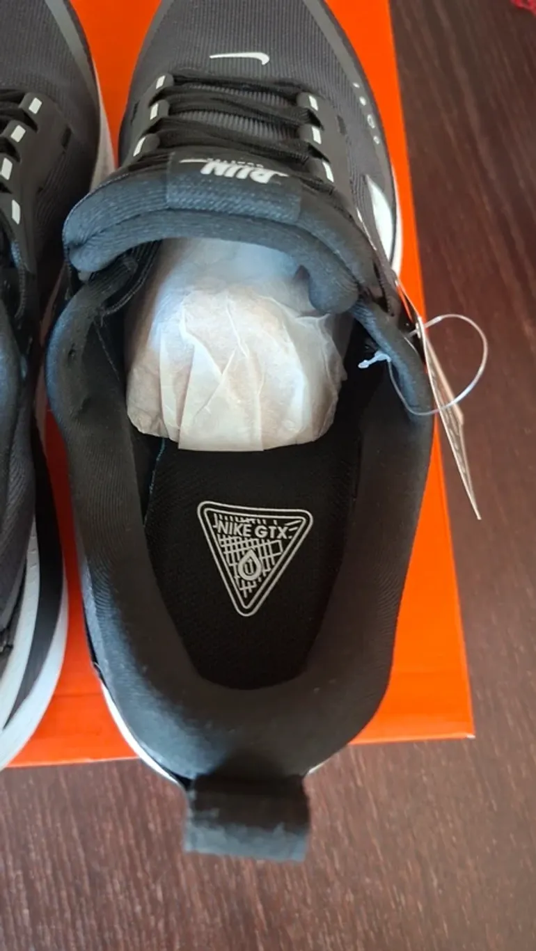 Used Nike Vomero 18 Gore-Tex bike — image 6 of 8