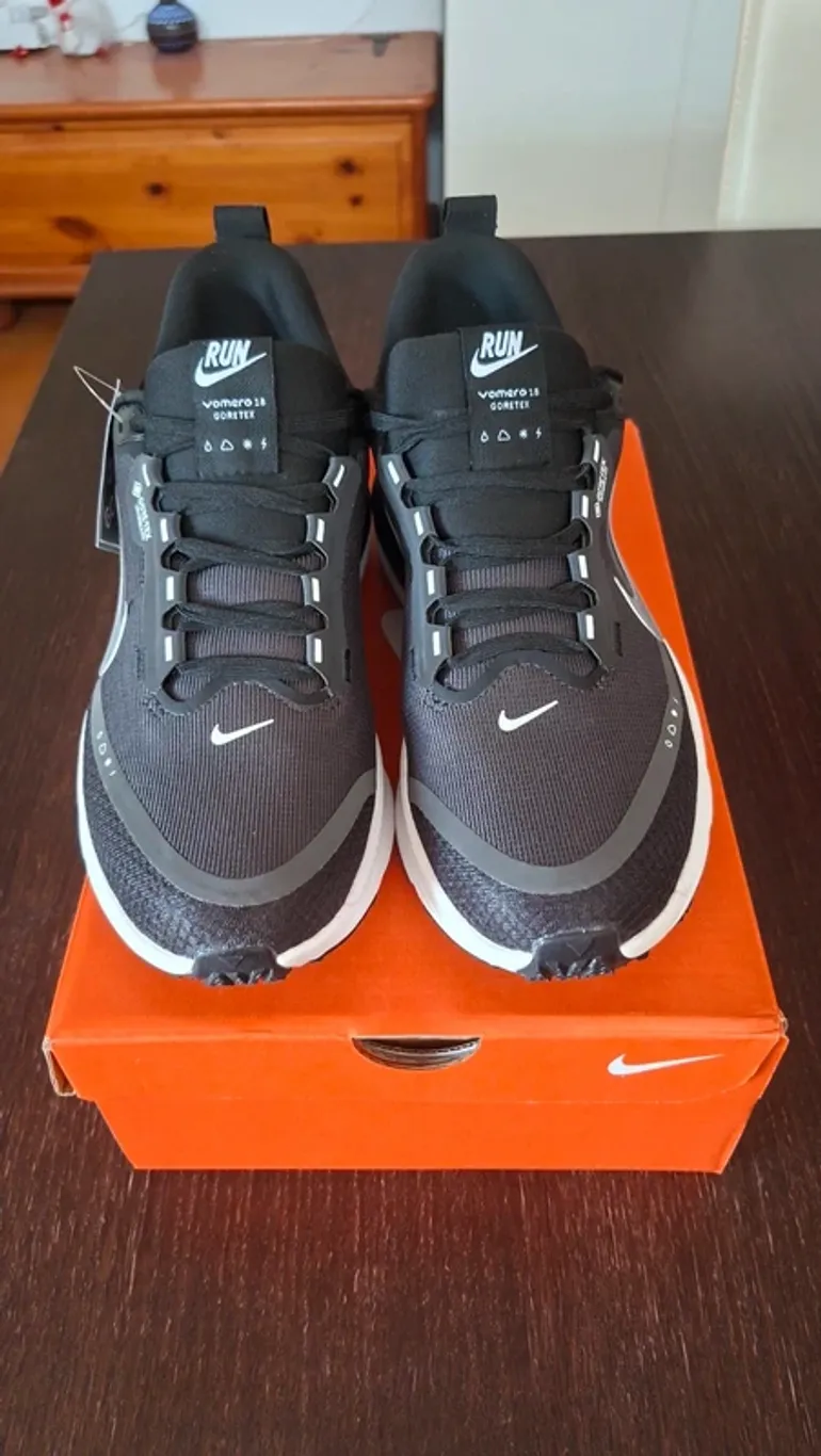 Used Nike Vomero 18 Gore-Tex bike — image 2 of 8