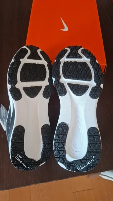 Used Nike Vomero 18 Gore-Tex bike — image 4 of 8