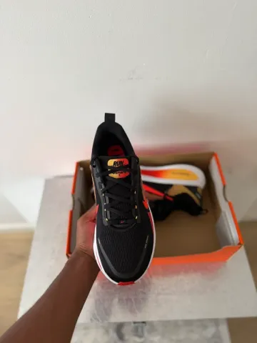 Nike Vomero 18 bike d'occasion — image 4 sur 11