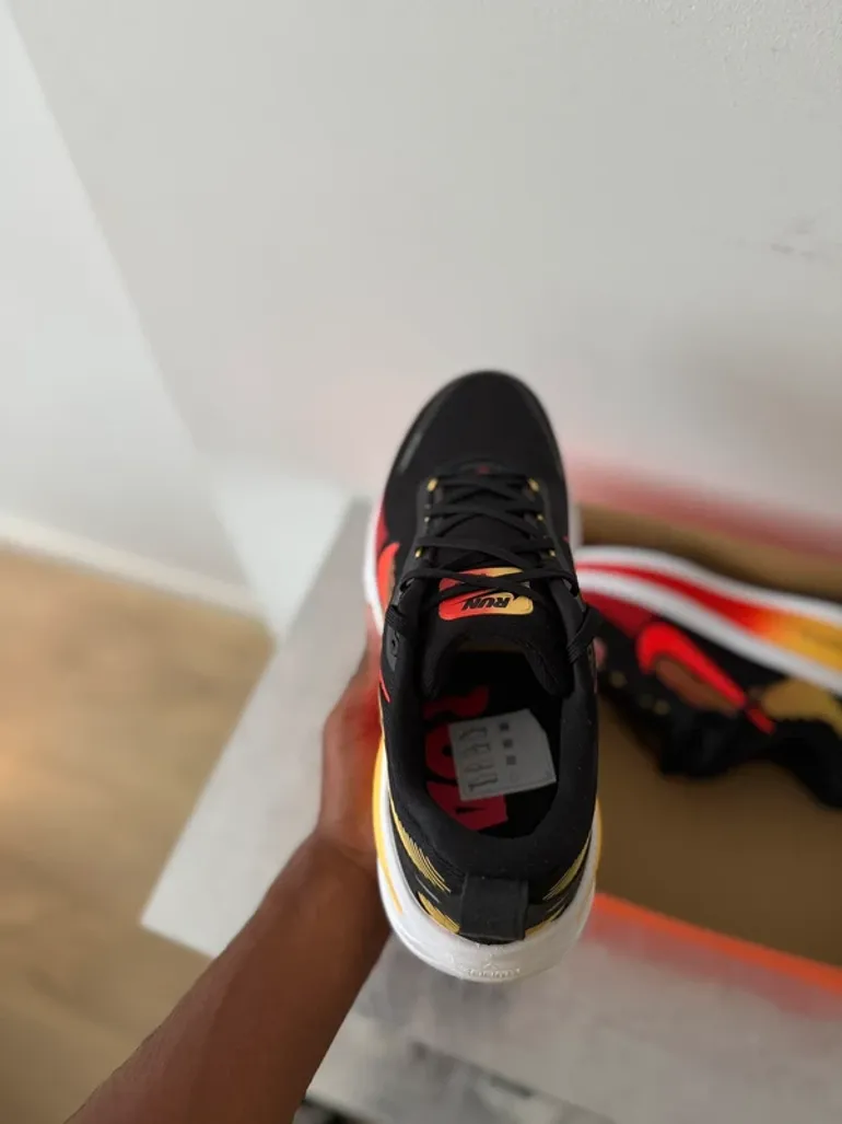 Nike Vomero 18 bike d'occasion — image 7 sur 11