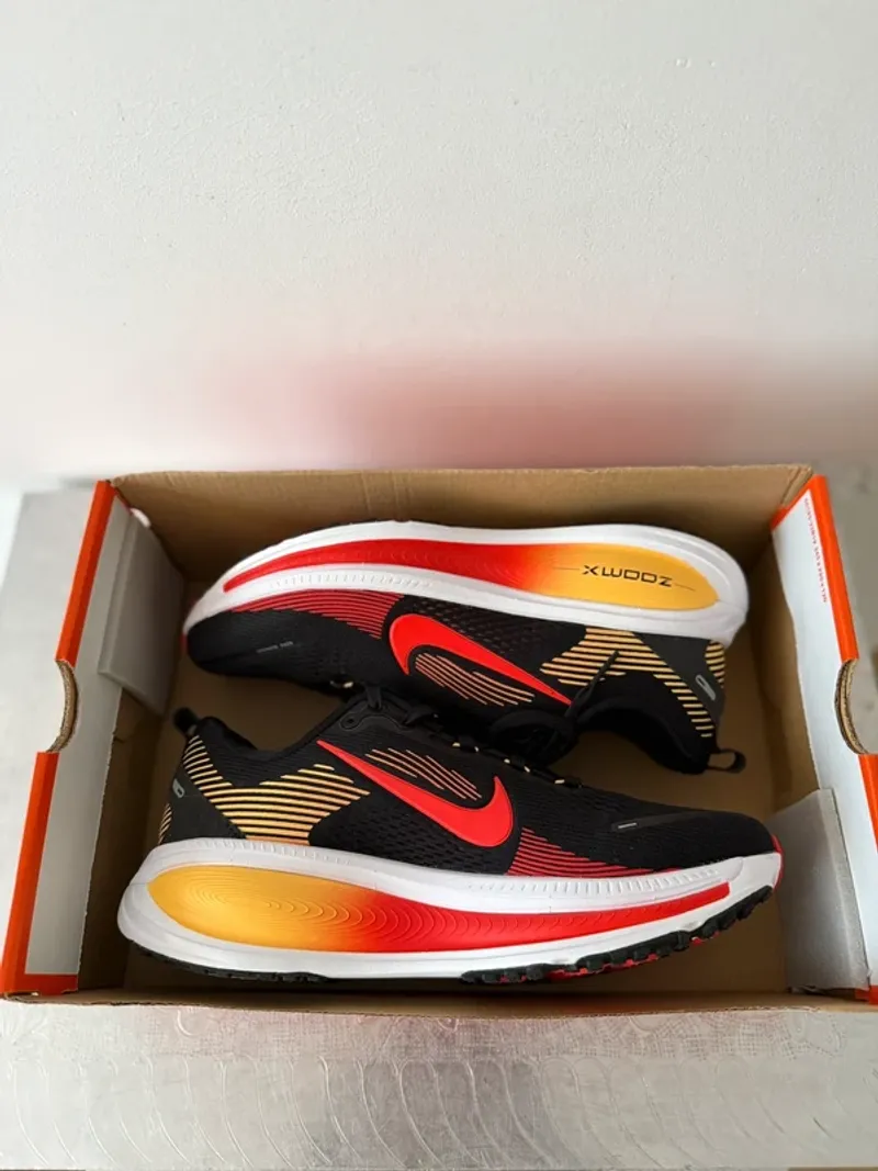 Używany Nike Vomero 18 Running Shoes