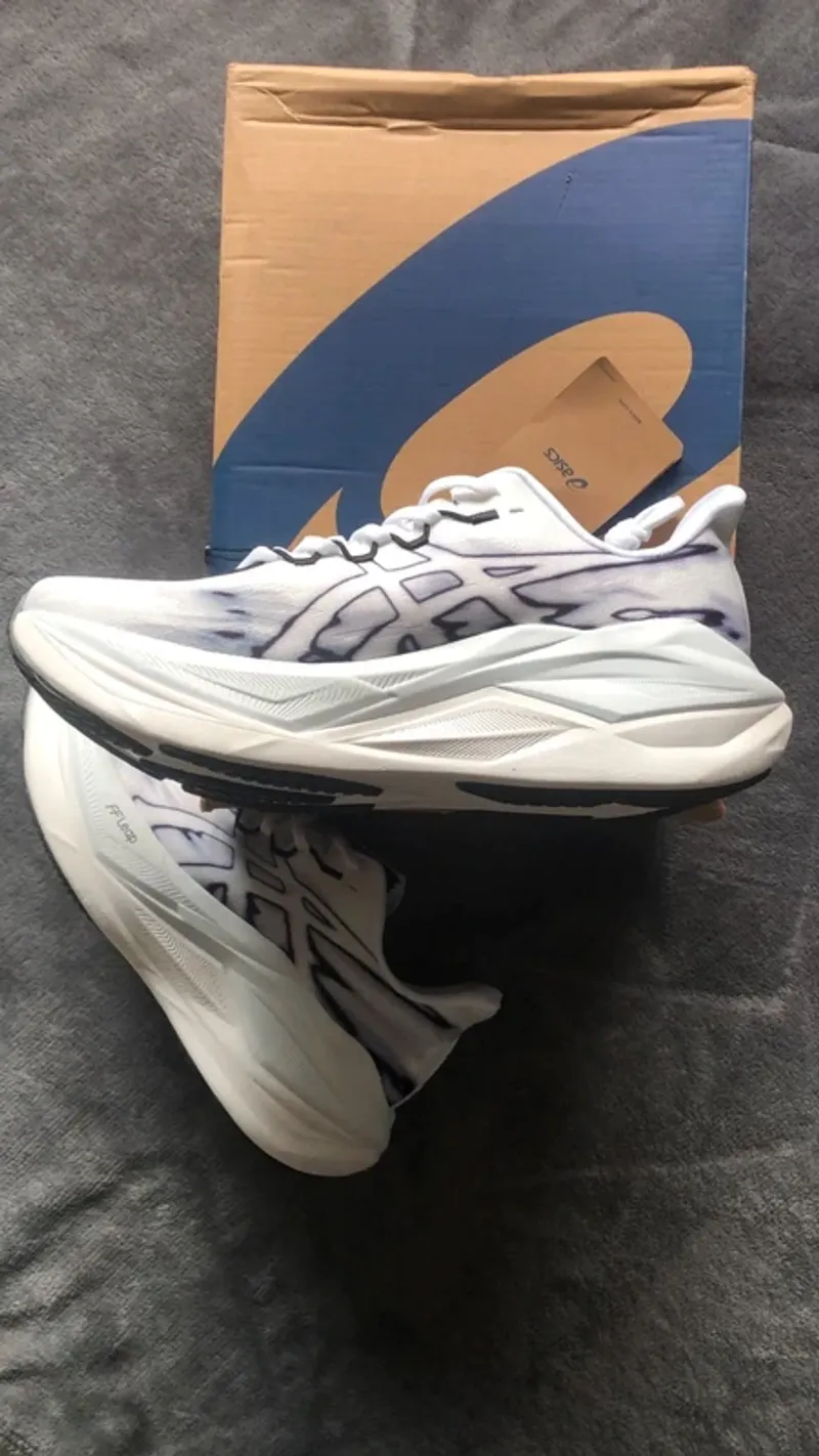 Used White Superblast 3 Running Shoes