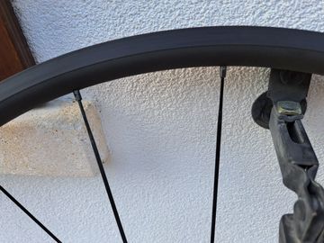 Used Dt Swiss PR 1400 DICUT OXiC Wheelset bike — image 5 of 6