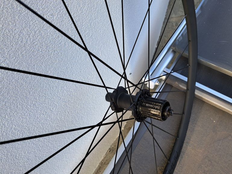 Used Dt Swiss PR 1400 DICUT OXiC Wheelset bike — image 3 of 6