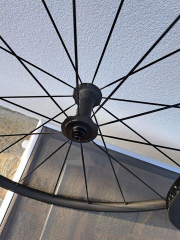 Used Dt Swiss PR 1400 DICUT OXiC Wheelset bike — image 2 of 6