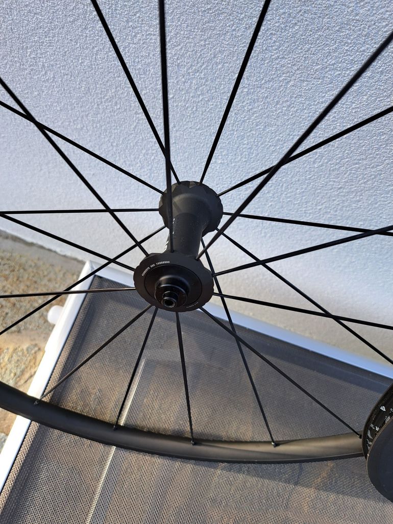Used Dt Swiss PR 1400 DICUT OXiC Wheelset bike — image 2 of 6