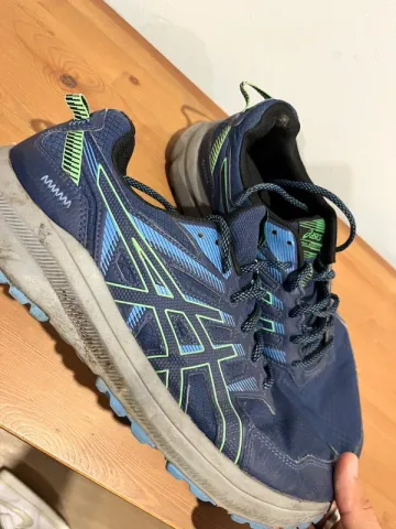 Used Asics Running Shoes bike — image 2 of 7