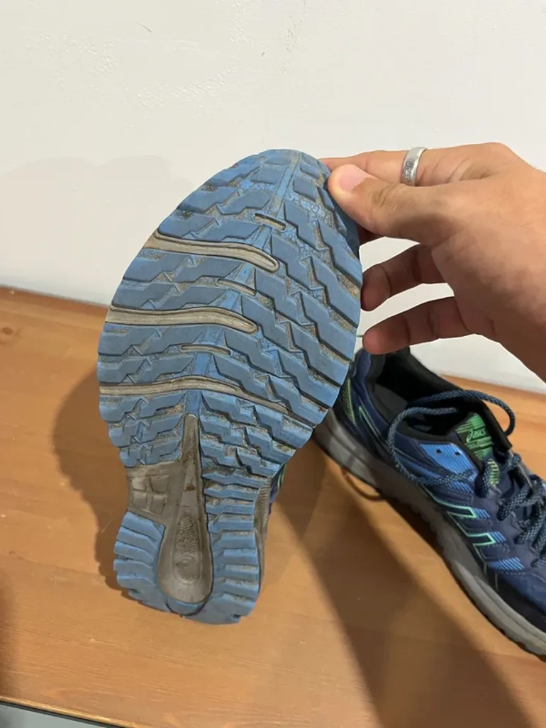 Used Asics Running Shoes bike — image 3 of 7