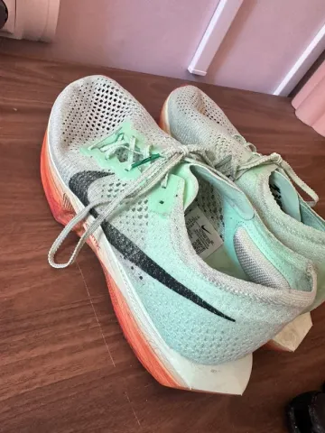 Used Nike ZoomX Vaporfly Next% 3 Eliud Kipchoge bike — image 8 of 8