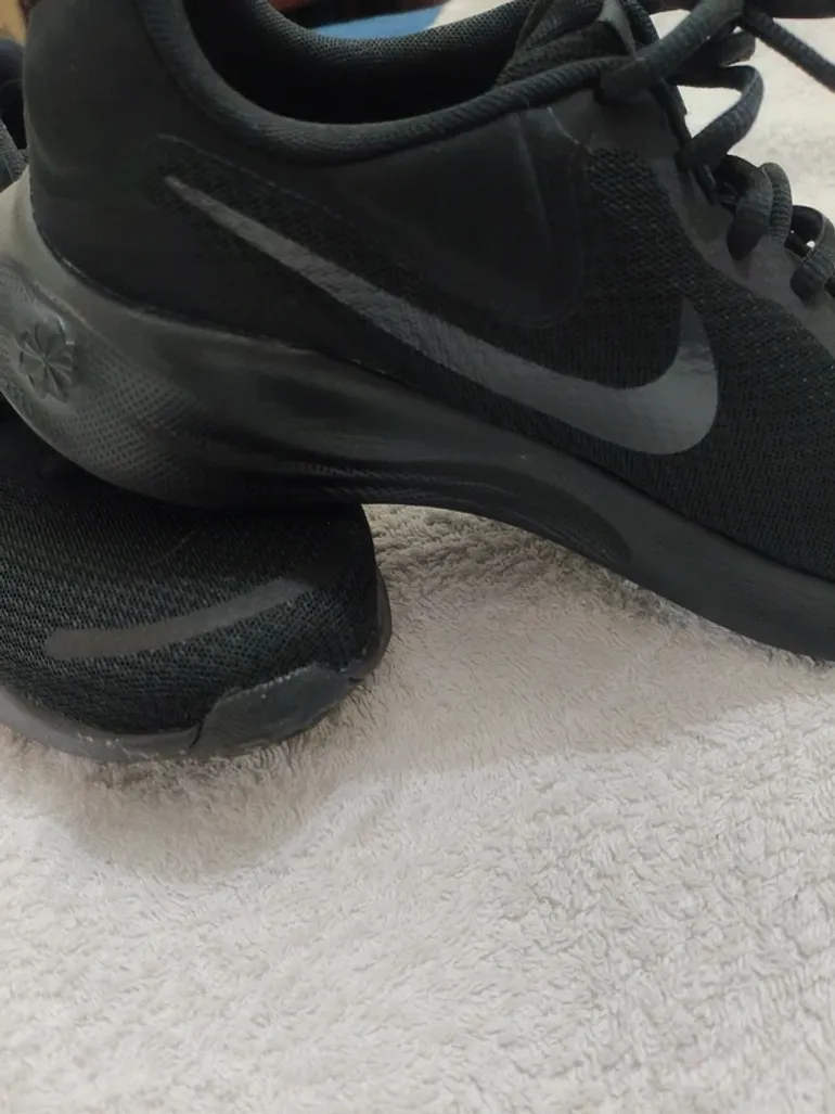 Used Nike Confort Running Shoes bike — image 2 of 8