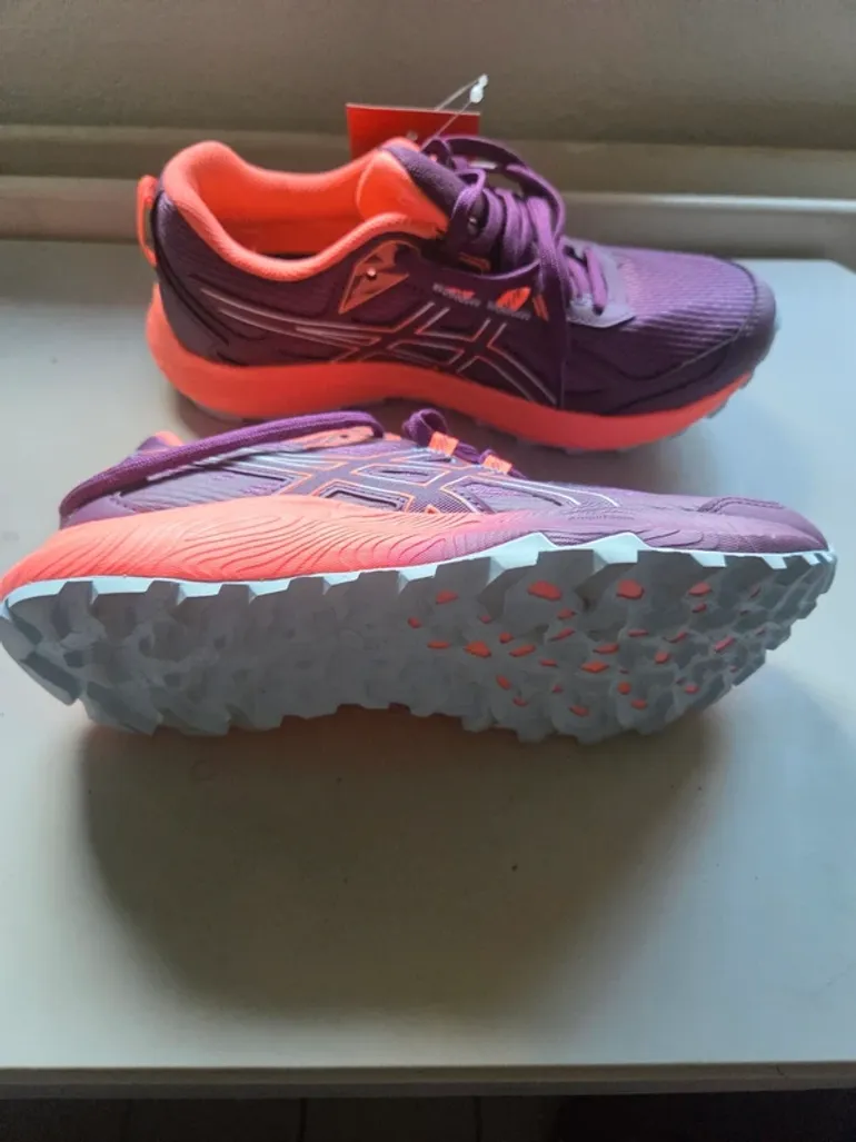 Used Asics Running Shoes bike — image 2 of 3