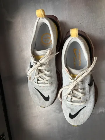 Used Nike ZoomX Invincible Run Flyknit 3 bike — image 2 of 3