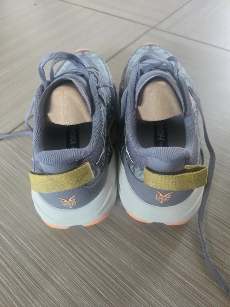 Tweedehands Hoka Speedgoat 6 Wide bike — afbeelding 3 van 6