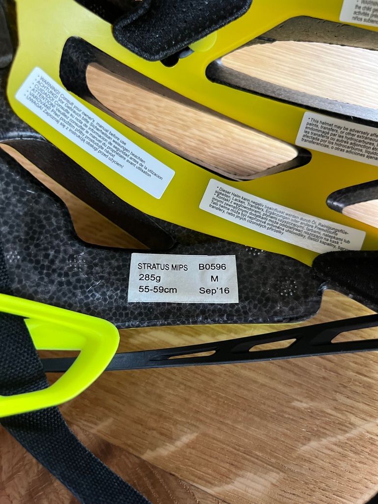 Used Bell Stratus MIPS Helmet 2016 bike — image 4 of 4