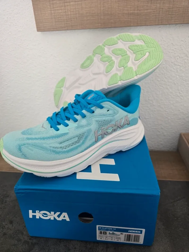 Used Autre Clifton 10 Running Shoes