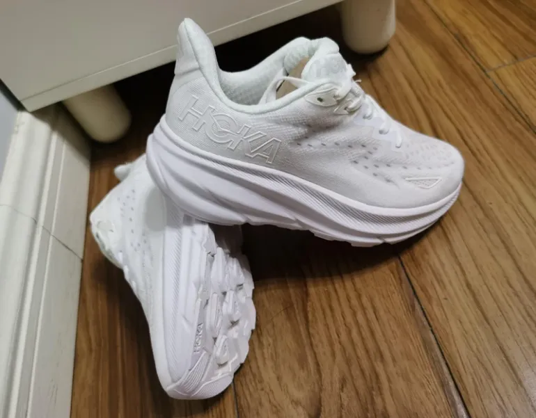 Tweedehands Hoka Clifton 9 bike — afbeelding 3 van 4