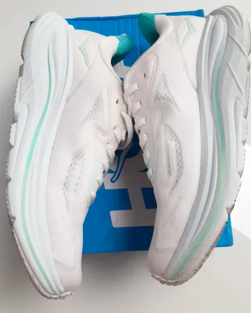 Tweedehands Hoka Clifton 10 bike — afbeelding 3 van 14