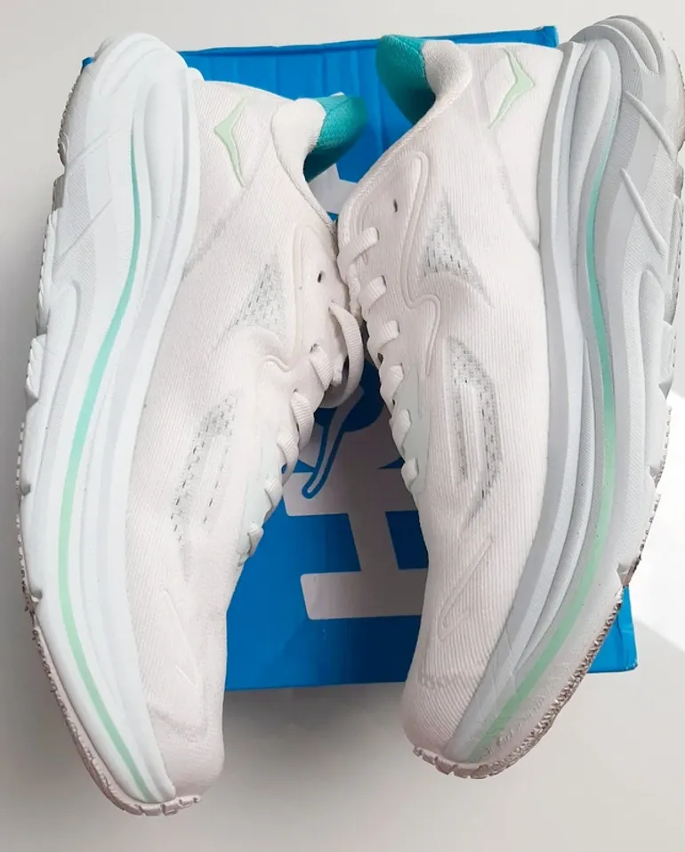Tweedehands Hoka Clifton 10 bike — afbeelding 3 van 14