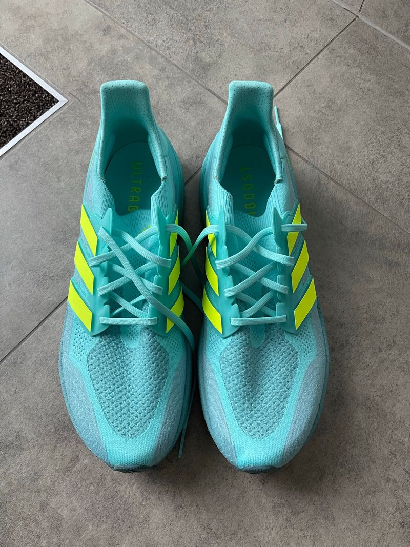 Käytetty Adidas Ultraboost 5 2026 Running Shoes