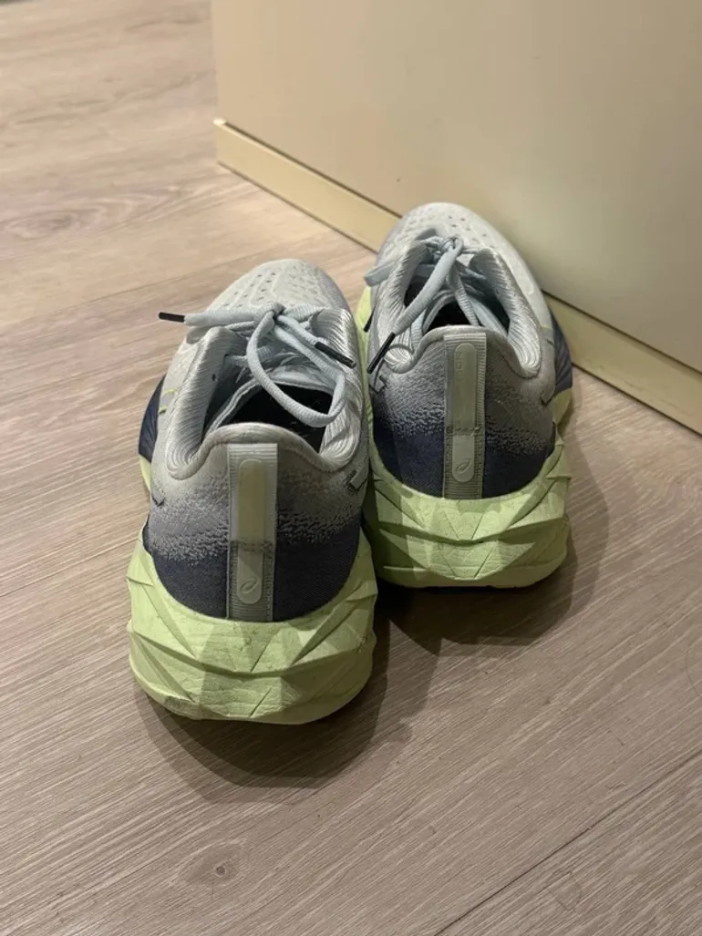 Gebrauchtes Asics Novablast 4 bike — Bild 2 von 6