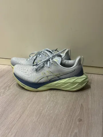 Gebrauchtes Asics Novablast 4 bike — Bild 1 von 6