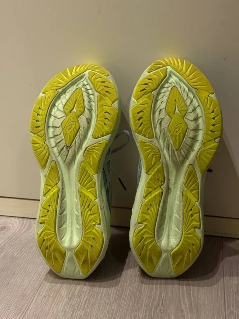 Gebrauchtes Asics Novablast 4 bike — Bild 3 von 6