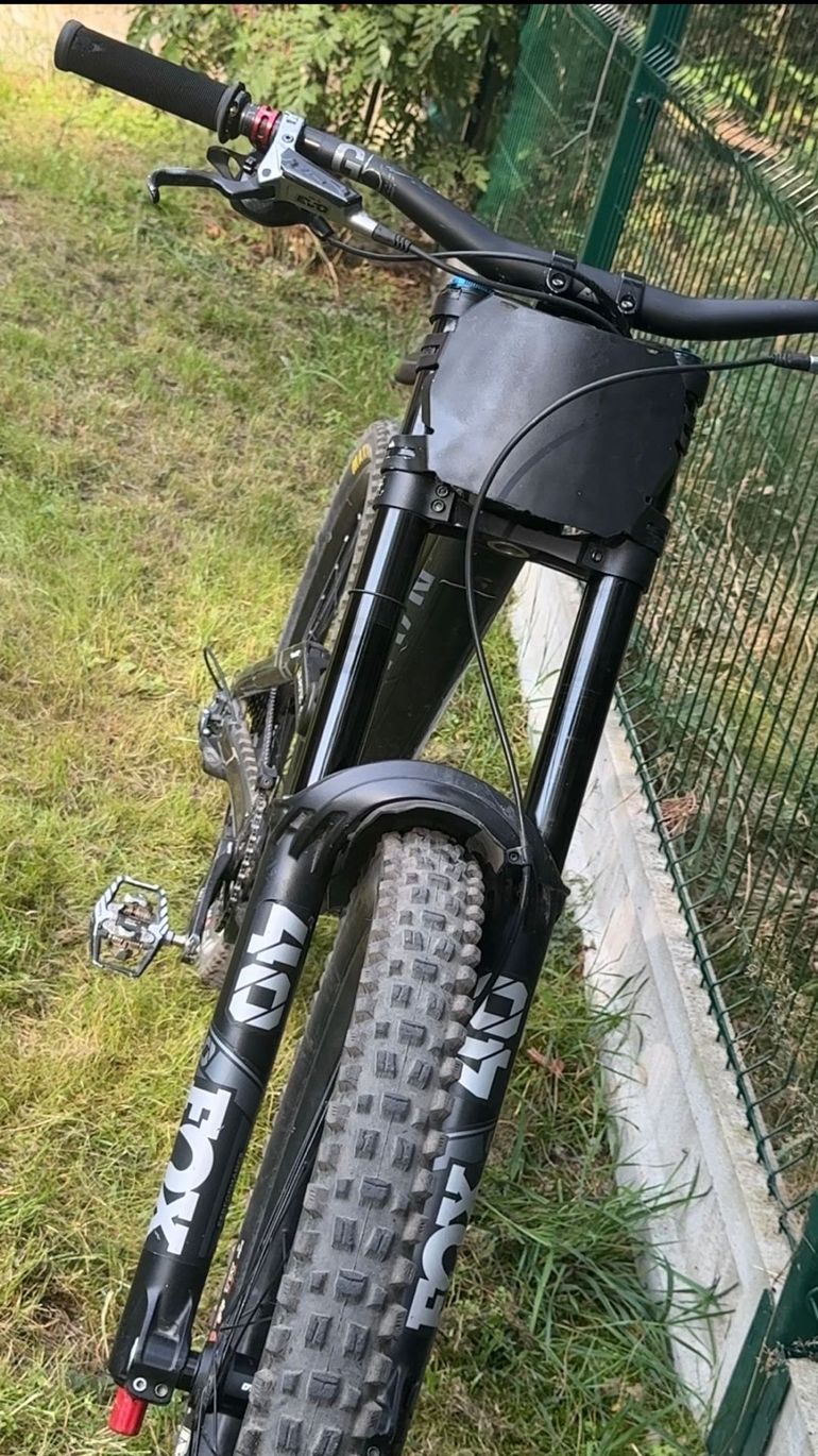 Fox 40 Performance Elite Grip2 2024 bike de segunda mano — imagen 2 de 8